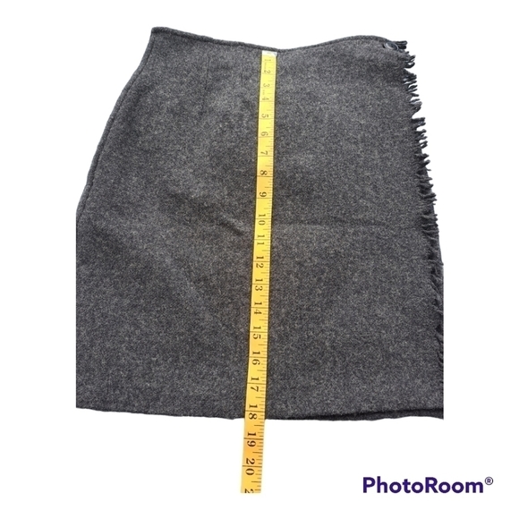 Woolrich dark grey wool mini wrap skirt with fringe edge and button closures S10 - Picture 9 of 13